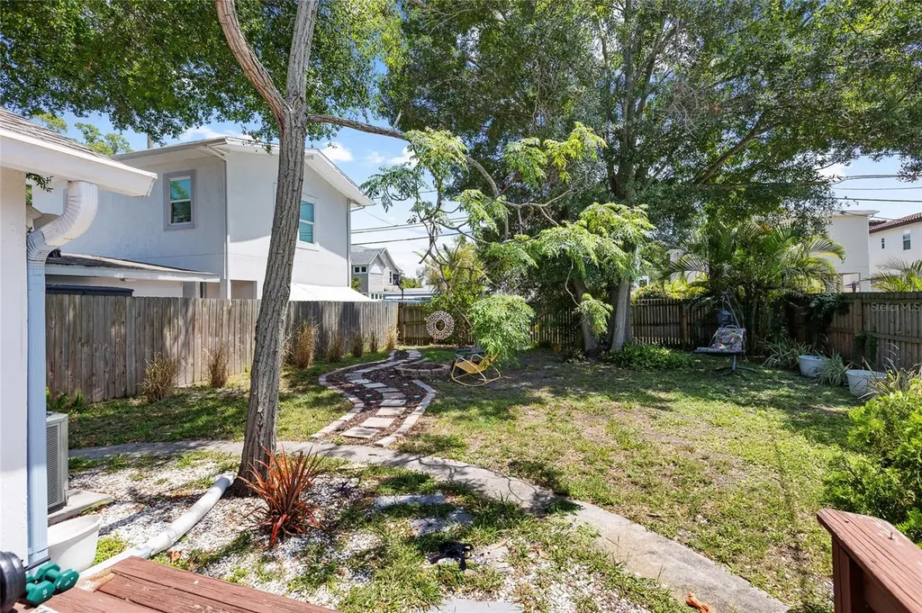 466 36th Avenue N St Petersburg FL 33704