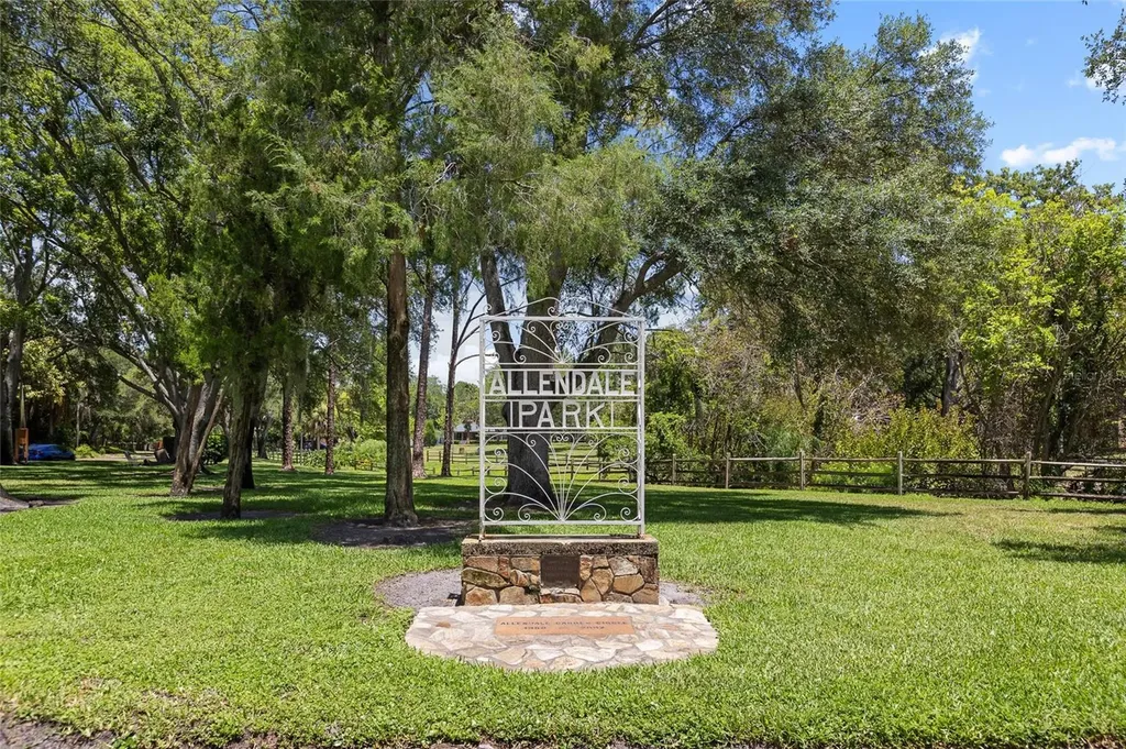 466 36th Avenue N St Petersburg FL 33704