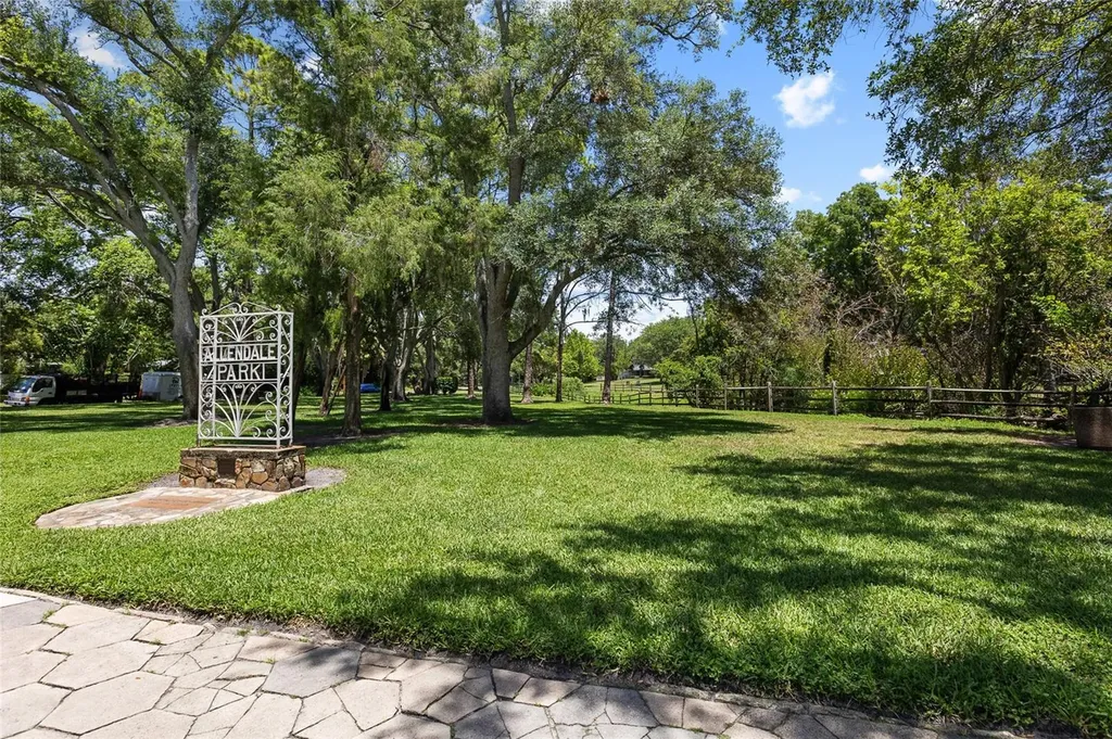 466 36th Avenue N St Petersburg FL 33704