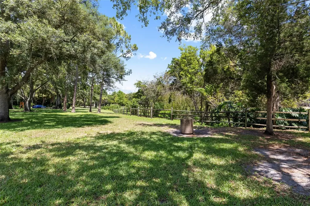 466 36th Avenue N St Petersburg FL 33704