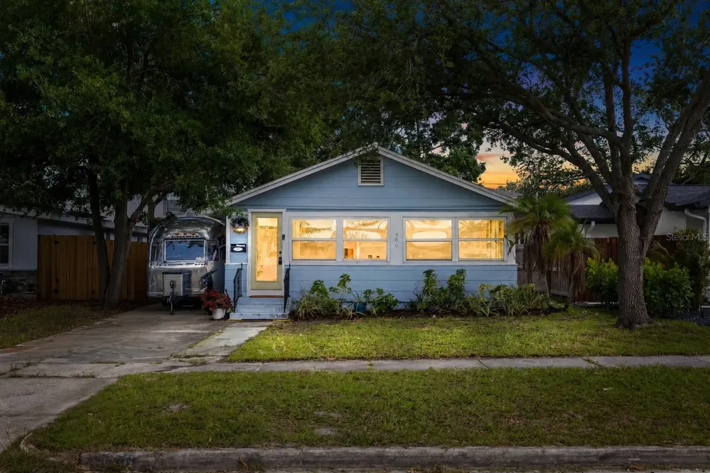 466 36th Avenue N St Petersburg FL 33704