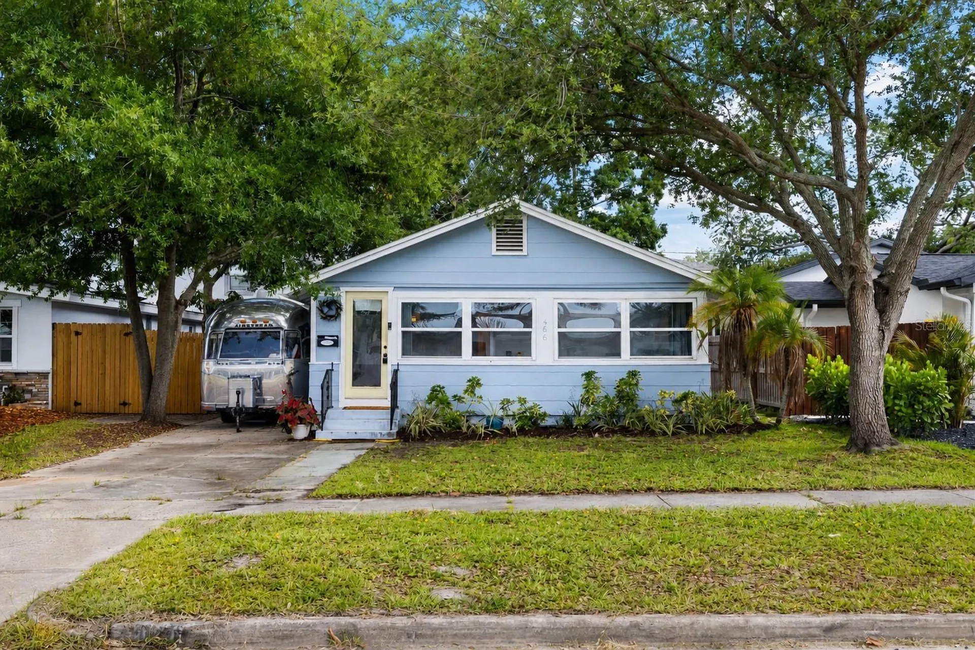 466 36th Avenue N St Petersburg FL 33704