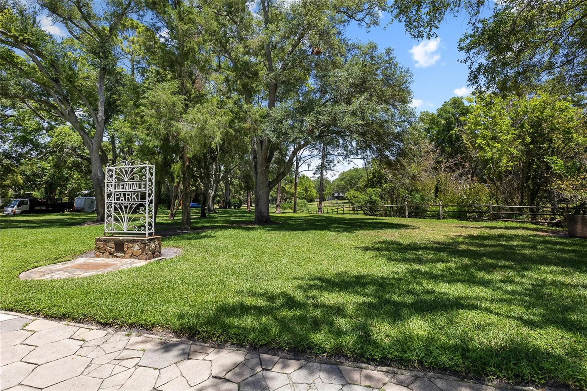 466 36th Avenue N St Petersburg FL 33704