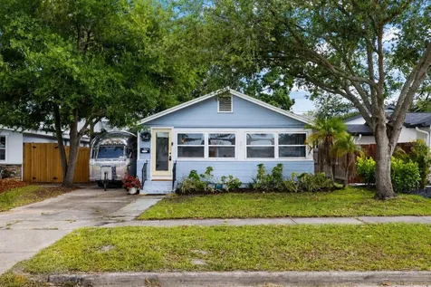 466 36TH Avenue N St Petersburg FL 33704