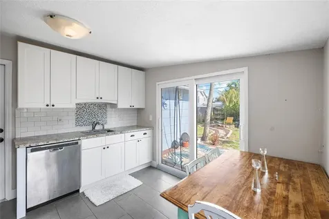 466 36th Avenue N St Petersburg FL 33704