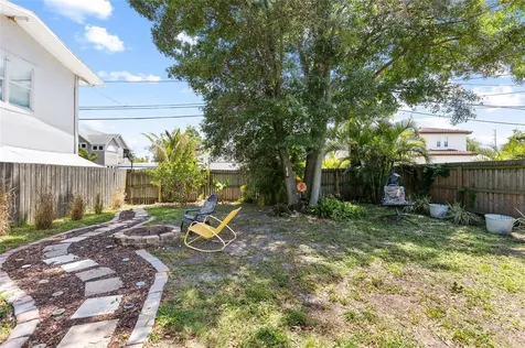 466 36th Avenue N St Petersburg FL 33704