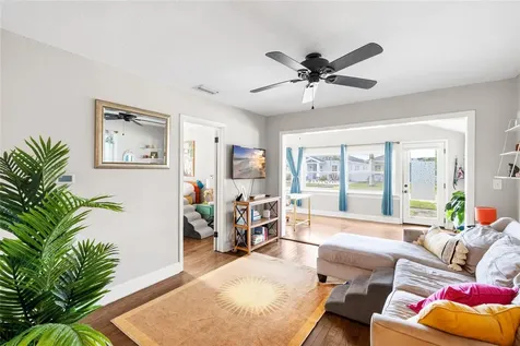 466 36th Avenue N St Petersburg FL 33704