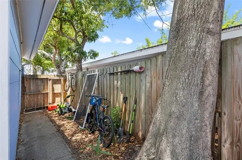 466 36th Avenue N St Petersburg FL 33704