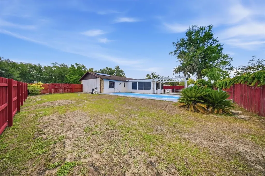 5020 Pine Street Seffner FL 33584