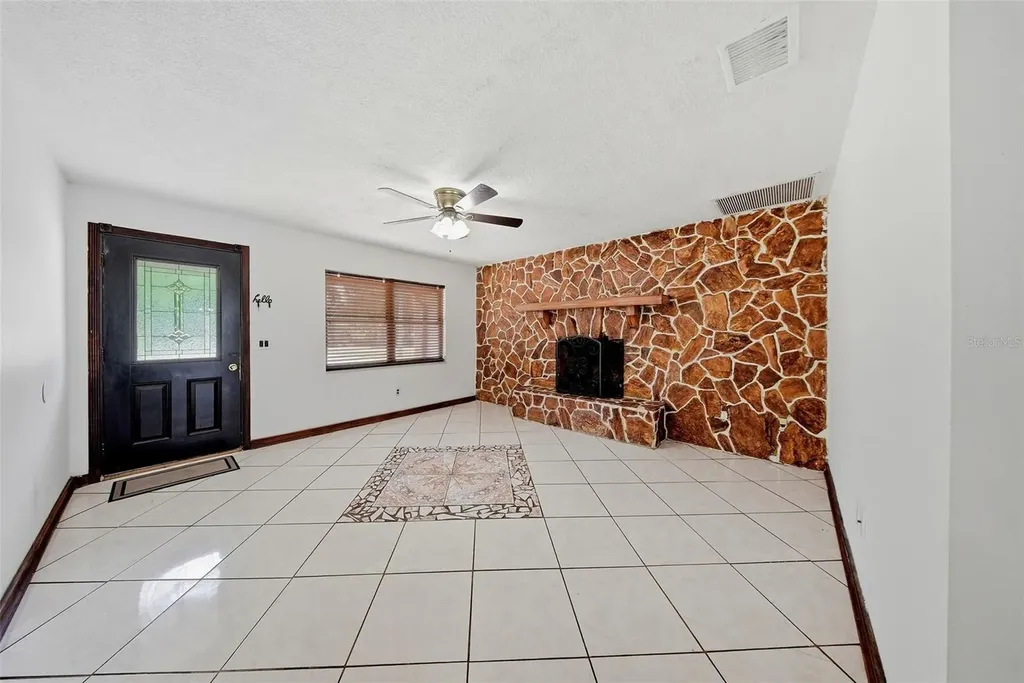 5020 Pine Street Seffner FL 33584