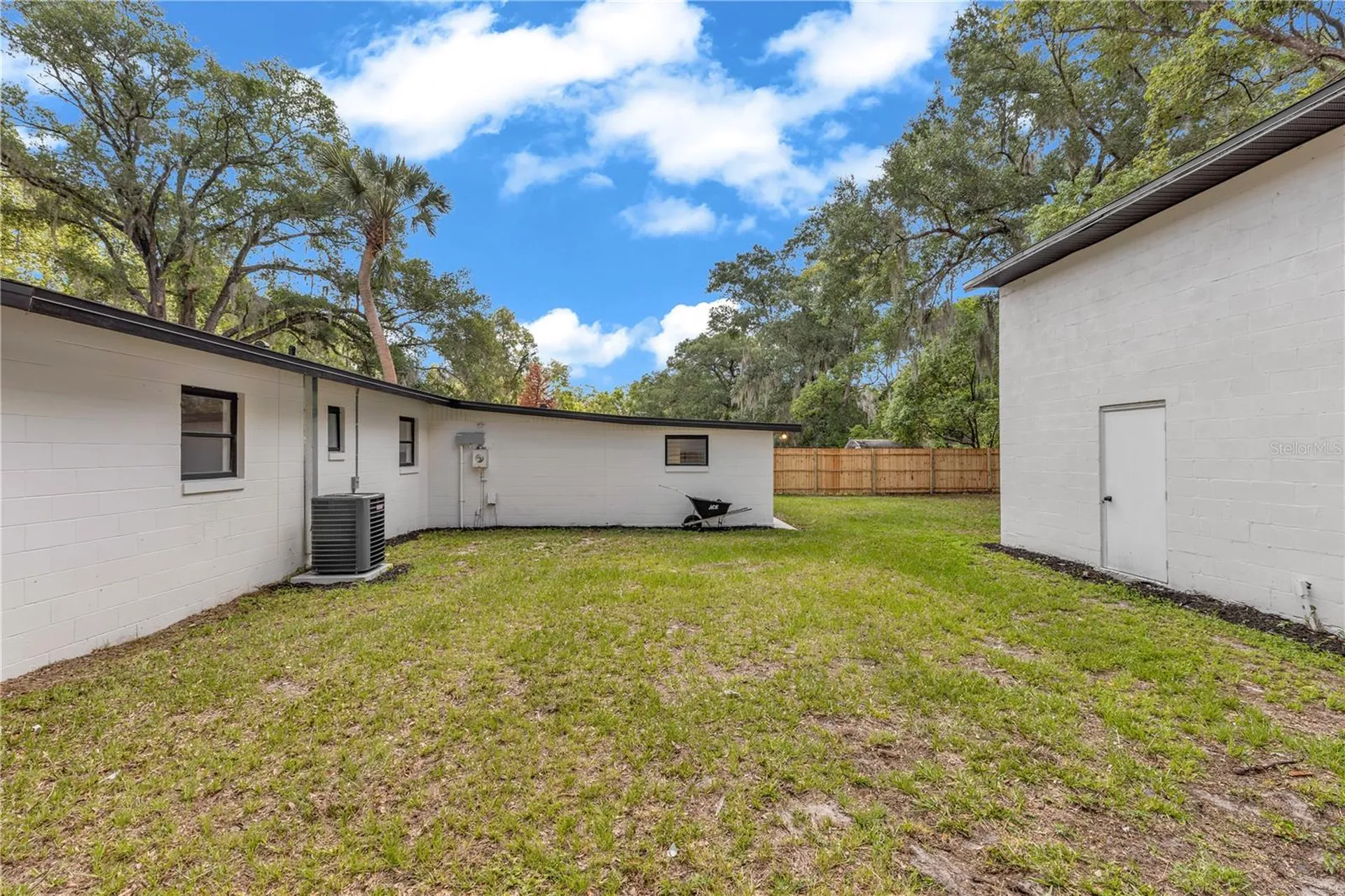 318 W Palmetto Avenue Deland FL 32720