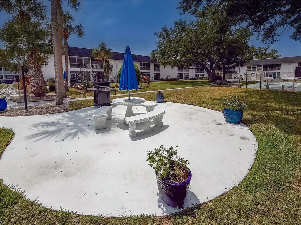 4703 1st Court W Bradenton FL 34207
