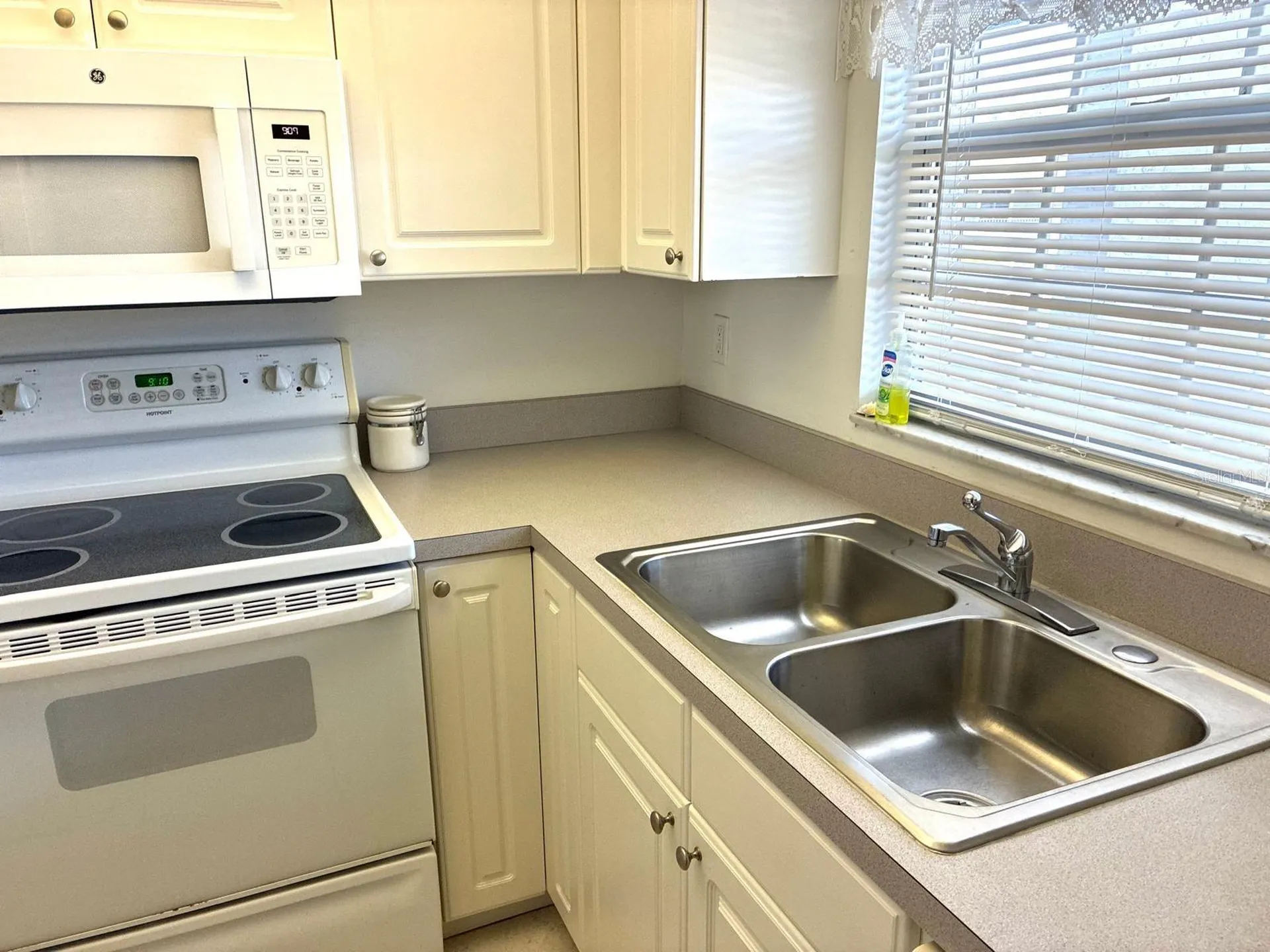 4703 1st Court W Bradenton FL 34207