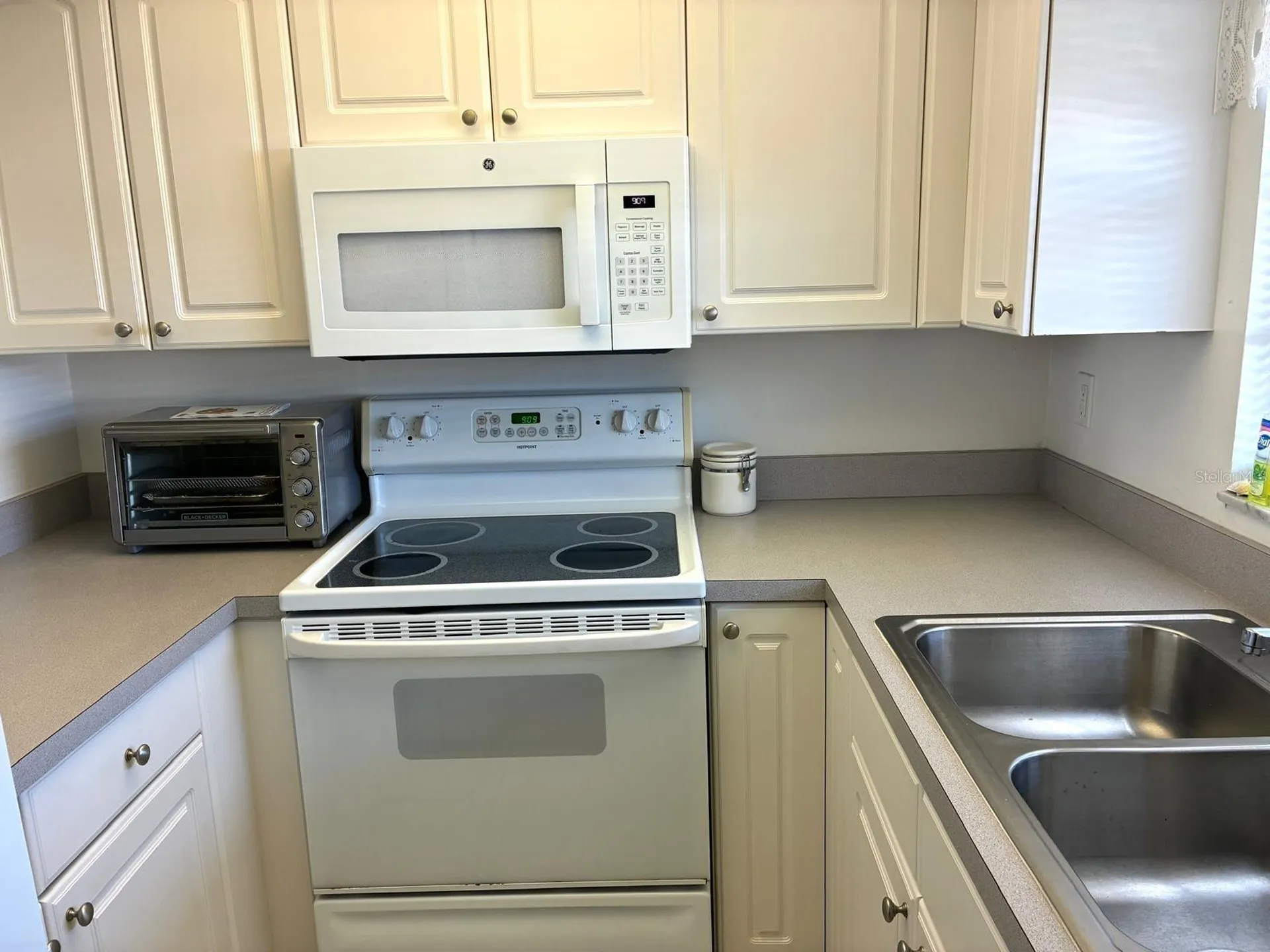 4703 1st Court W Bradenton FL 34207