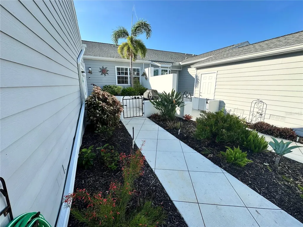 1233 Spoonbill Landings Circle Bradenton FL 34209