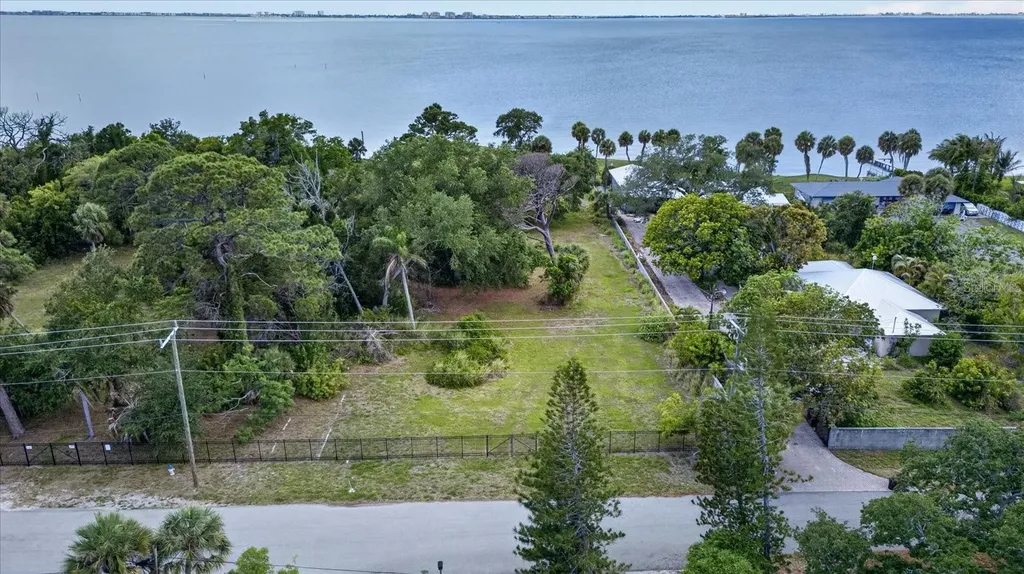 8258 Longbay Boulevard Sarasota FL 34234