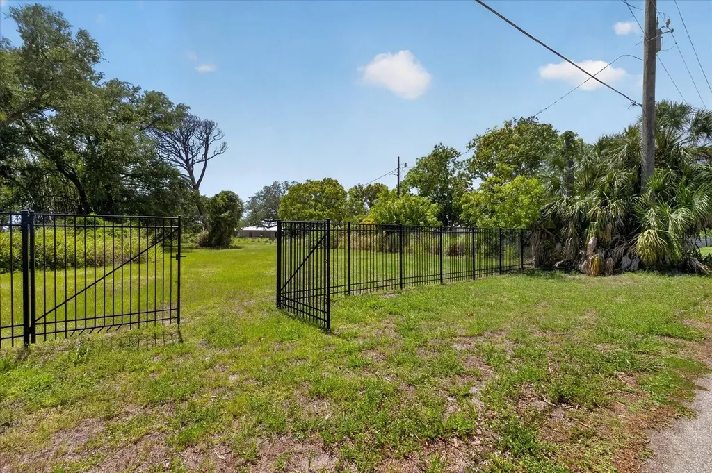 8258 Longbay Boulevard Sarasota FL 34234