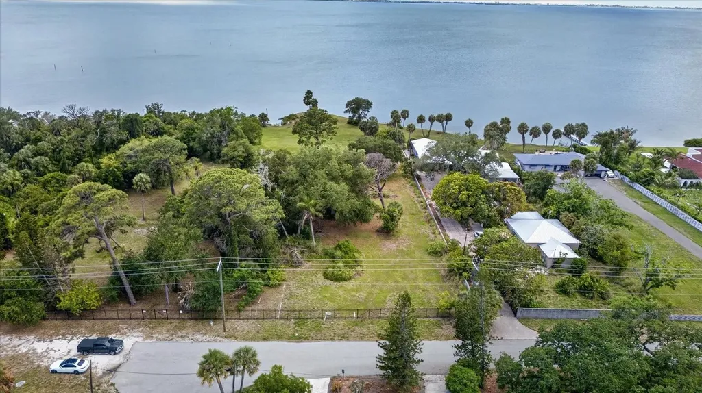 8258 Longbay Boulevard Sarasota FL 34234