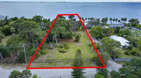 8258 Longbay Boulevard Sarasota FL 34234