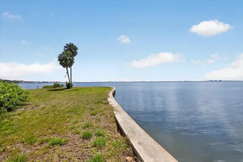 8258 Longbay Boulevard Sarasota FL 34234