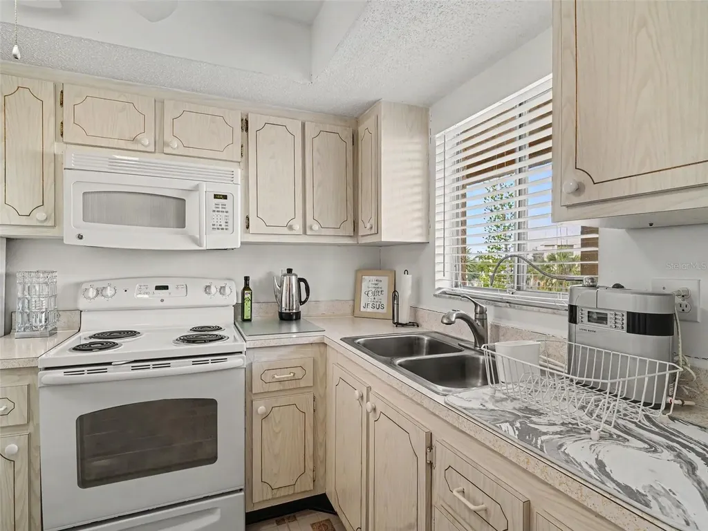 3801 Lake Bayshore Drive Bradenton FL 34205