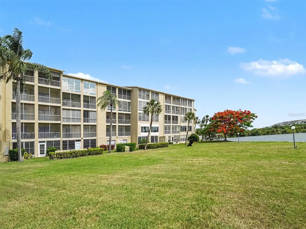 3801 Lake Bayshore Drive Bradenton FL 34205