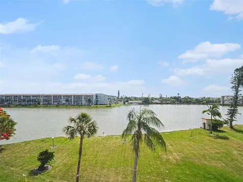 3801 Lake Bayshore Drive Bradenton FL 34205