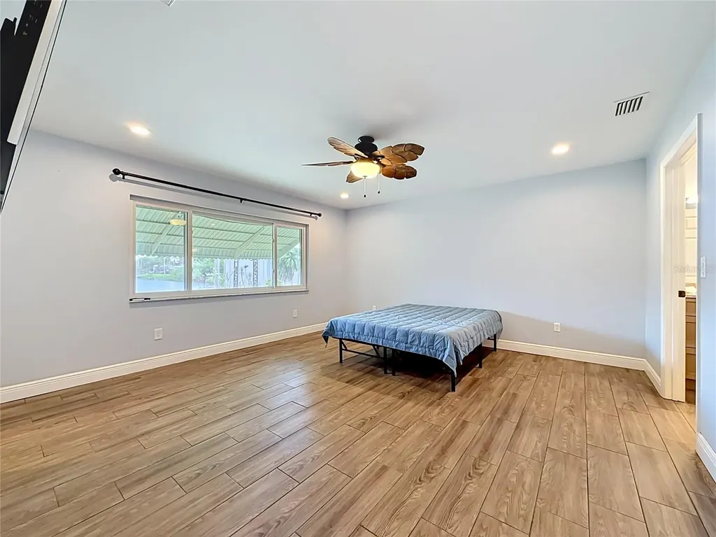 5163 60th Way N Kenneth City FL 33709