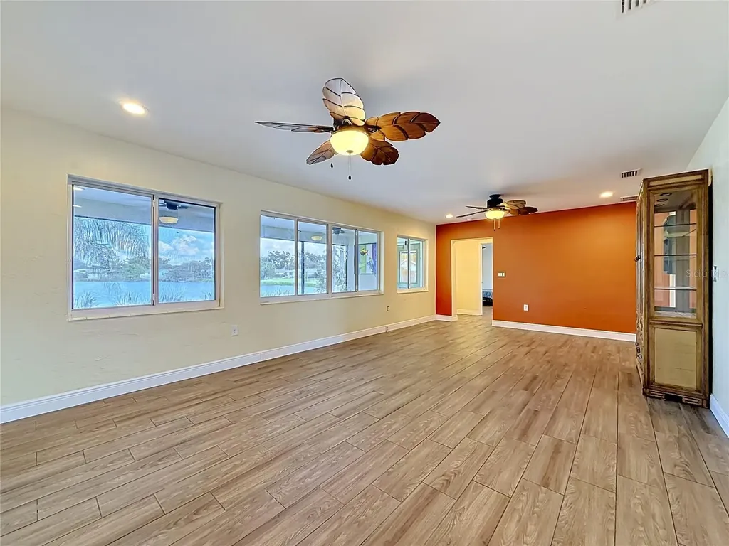 5163 60th Way N Kenneth City FL 33709