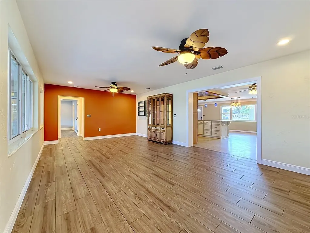 5163 60th Way N Kenneth City FL 33709