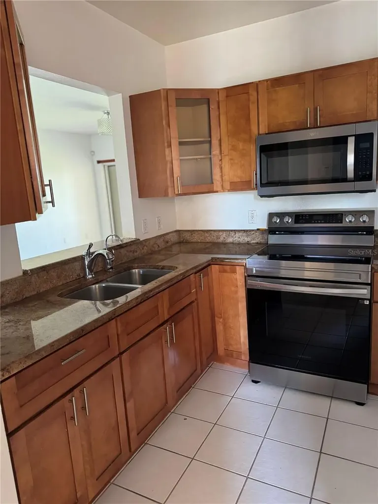 495 Las Cortes Lane Orlando FL 32824