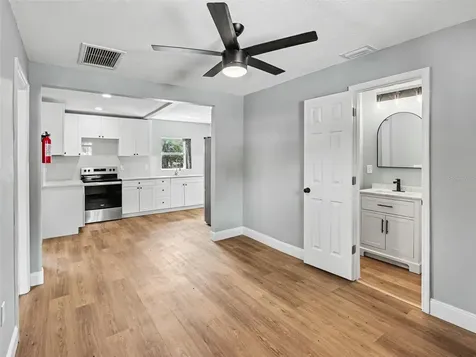 38702 South Avenue Zephyrhills FL 33542
