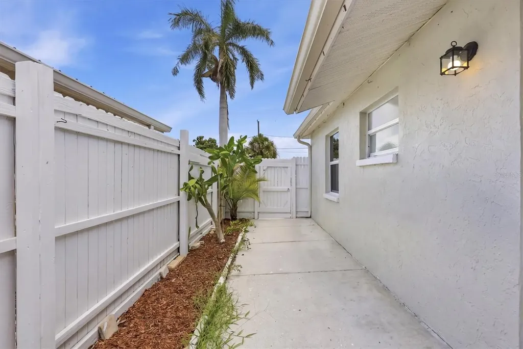 1858 Marbeth Street Sarasota FL 34231