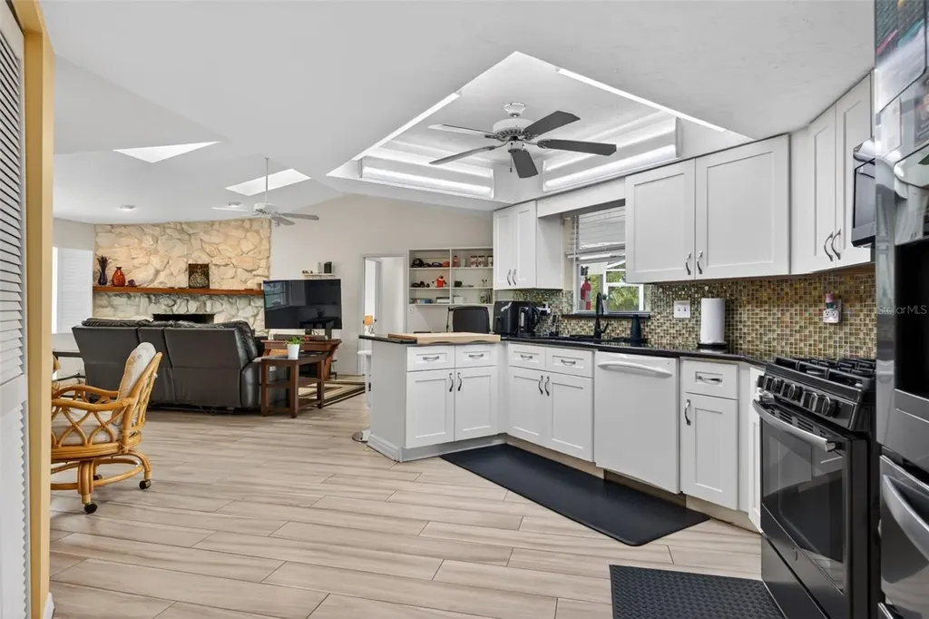 5836 Helen Way Sarasota FL 34243