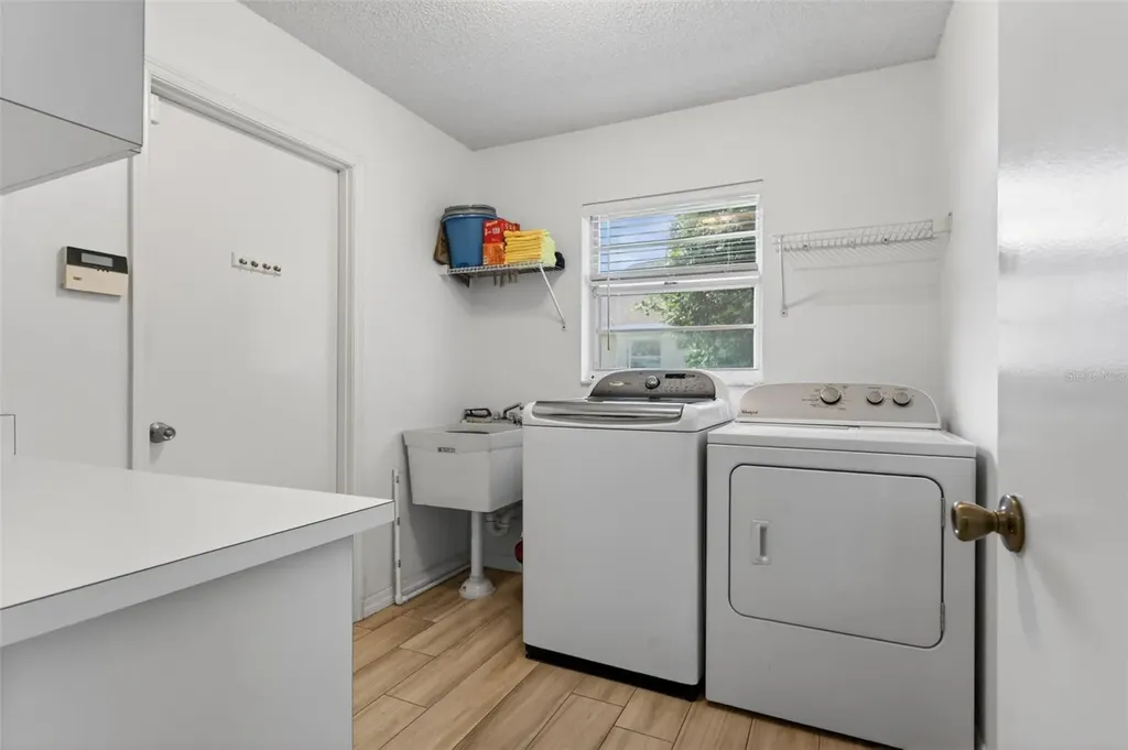 5836 Helen Way Sarasota FL 34243