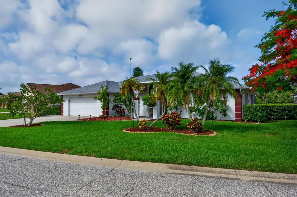 5836 Helen Way Sarasota FL 34243