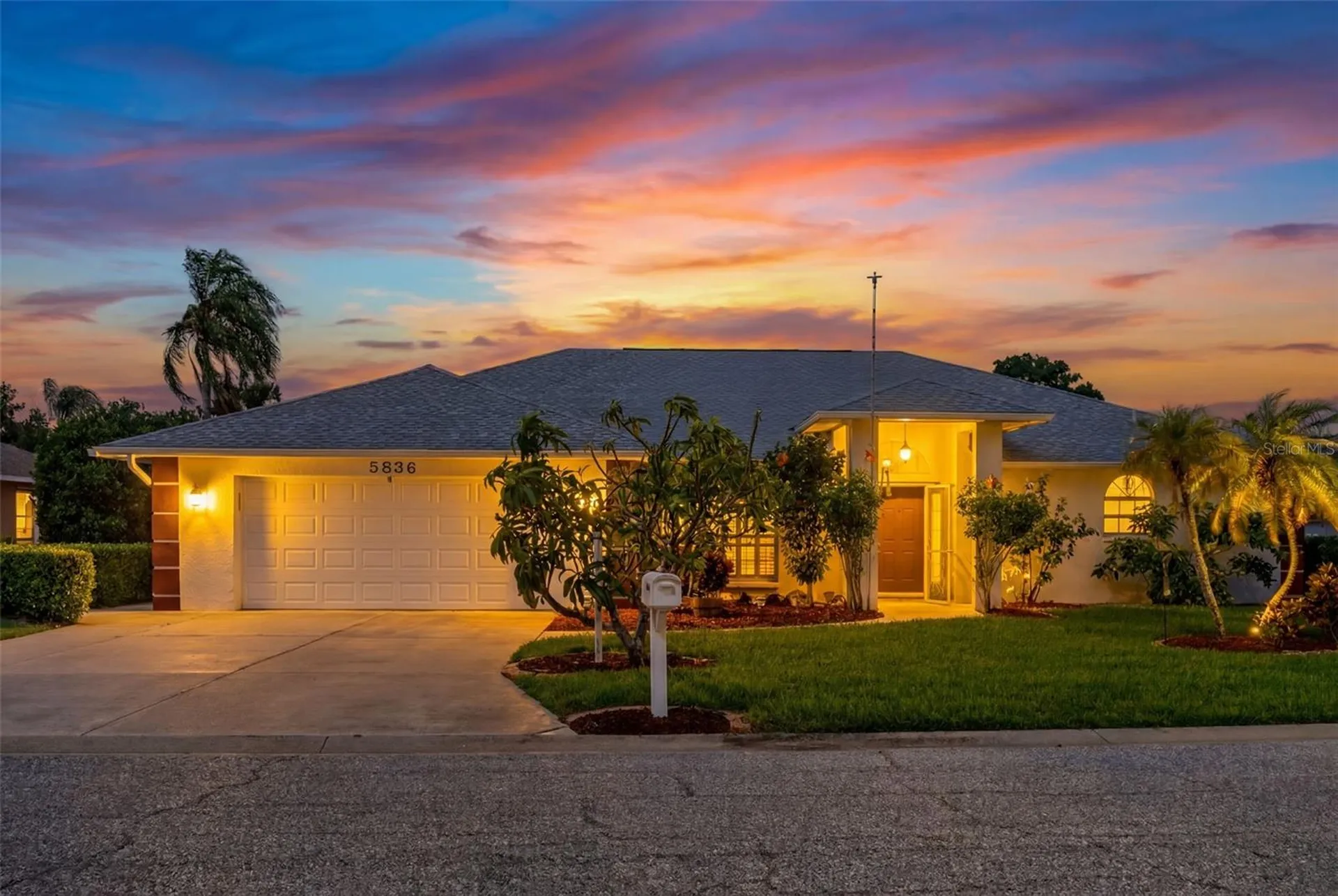 5836 Helen Way Sarasota FL 34243