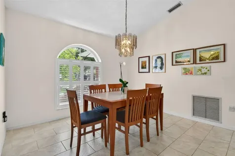 5836 Helen Way Sarasota FL 34243