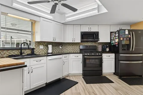 5836 Helen Way Sarasota FL 34243