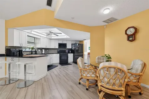 5836 Helen Way Sarasota FL 34243