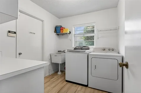 5836 Helen Way Sarasota FL 34243