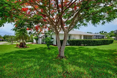 5836 Helen Way Sarasota FL 34243