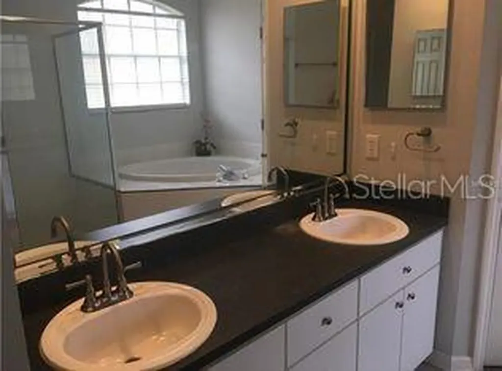 4512 River Overlook Drive Valrico FL 33596