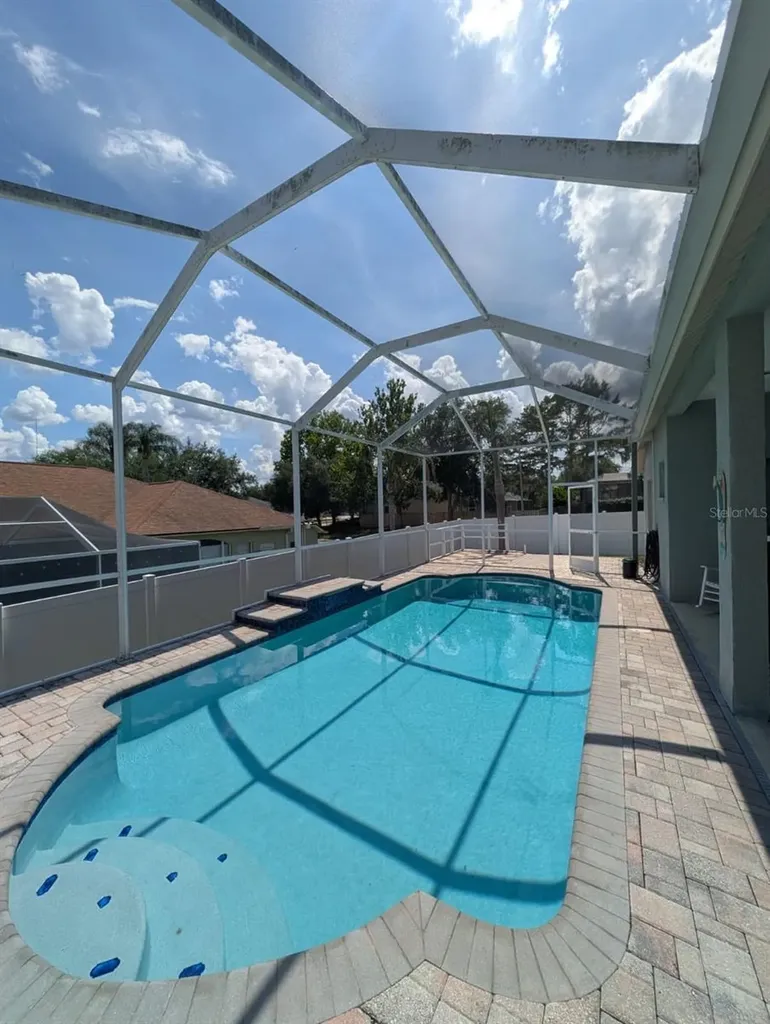 4512 River Overlook Drive Valrico FL 33596