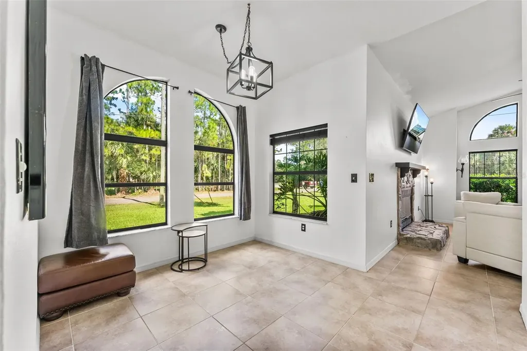 5560 Bob White Trail Mims FL 32754