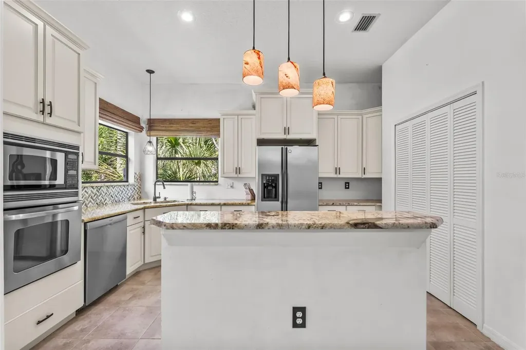 5560 Bob White Trail Mims FL 32754