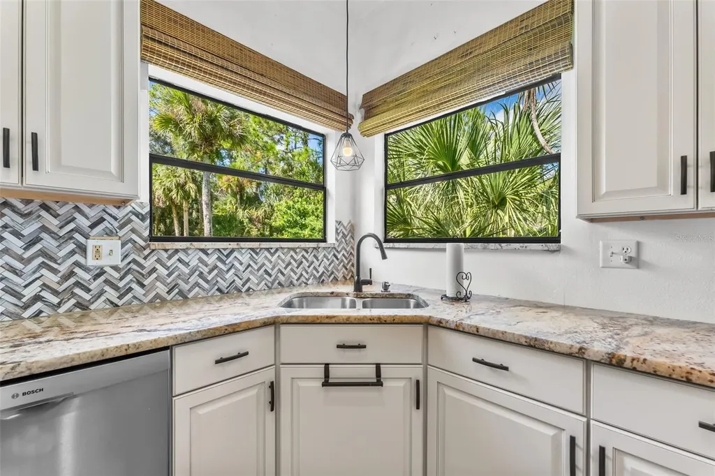 5560 Bob White Trail Mims FL 32754