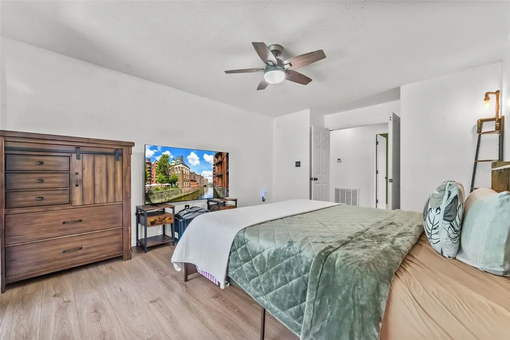 5560 Bob White Trail Mims FL 32754