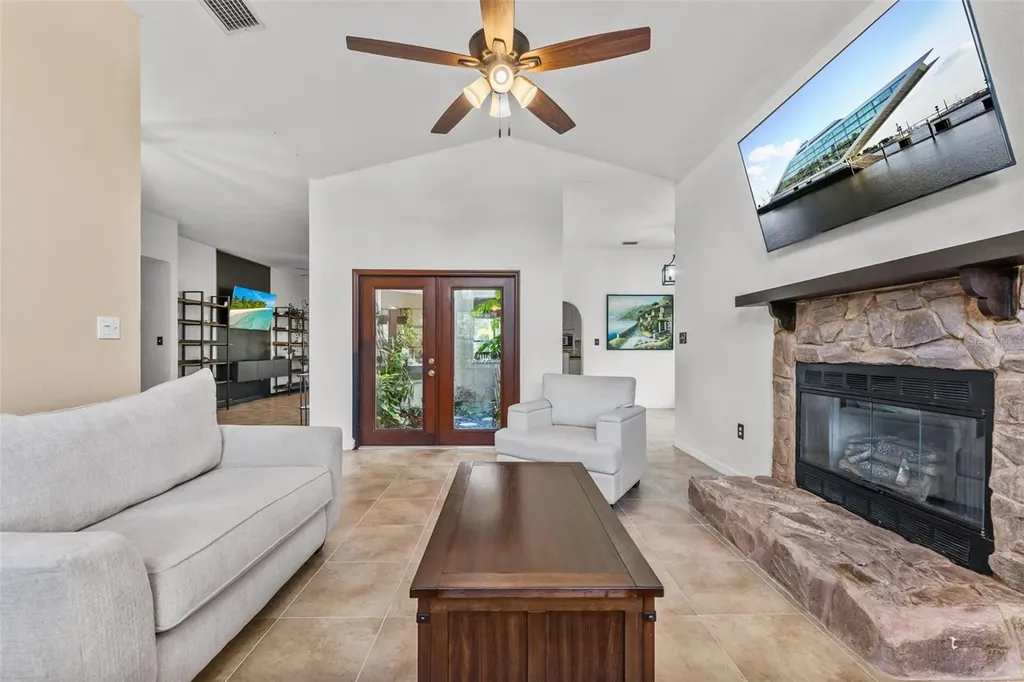 5560 Bob White Trail Mims FL 32754