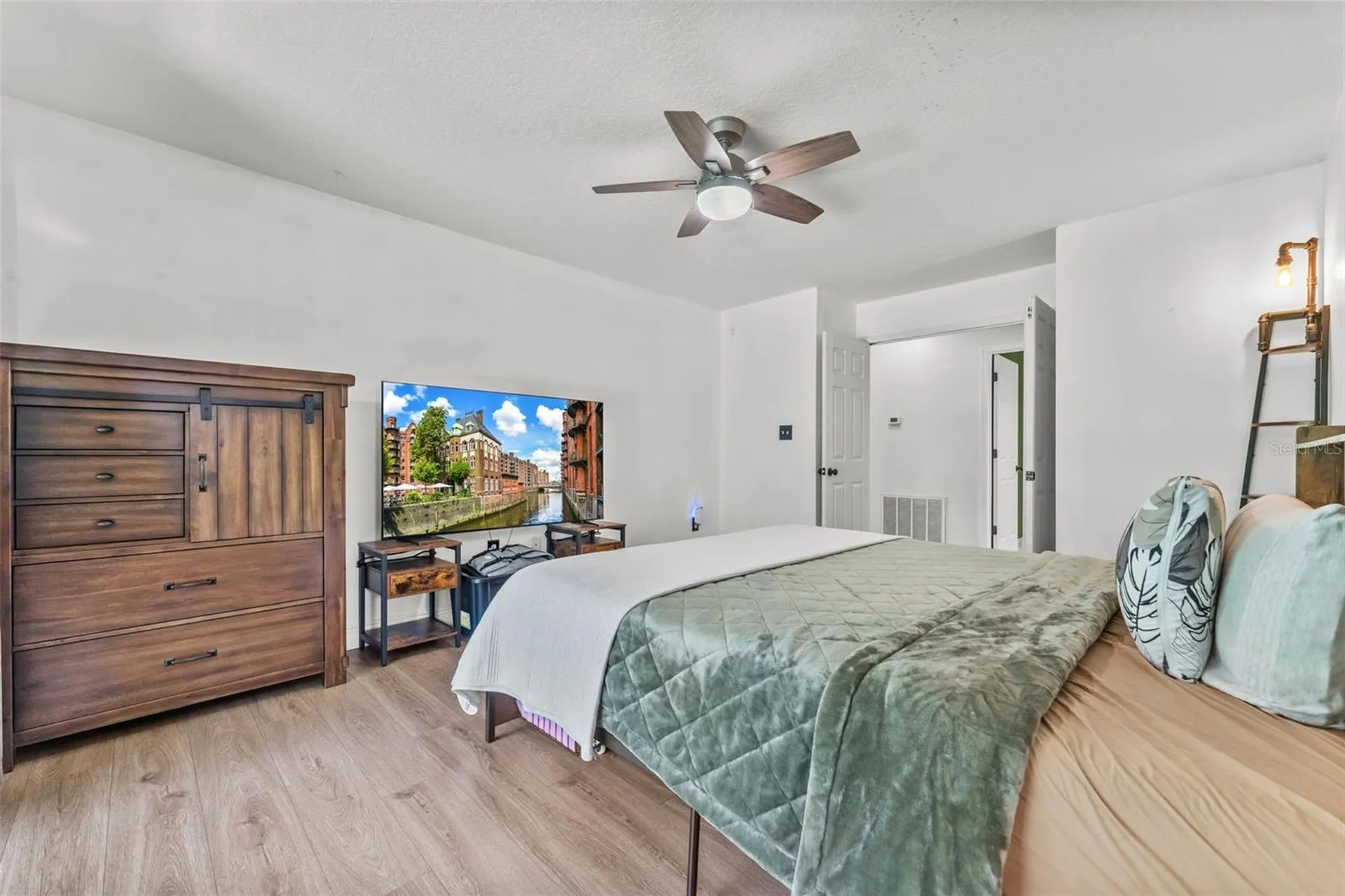 5560 Bob White Trail Mims FL 32754